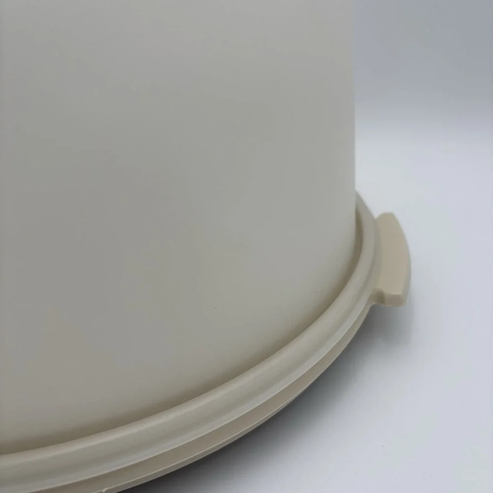 Tupperware vtg cake